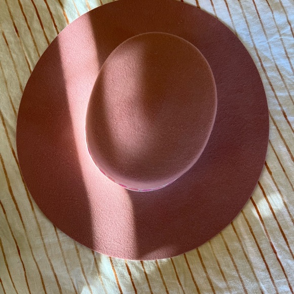 Lack of color hat - Picture 4 of 4